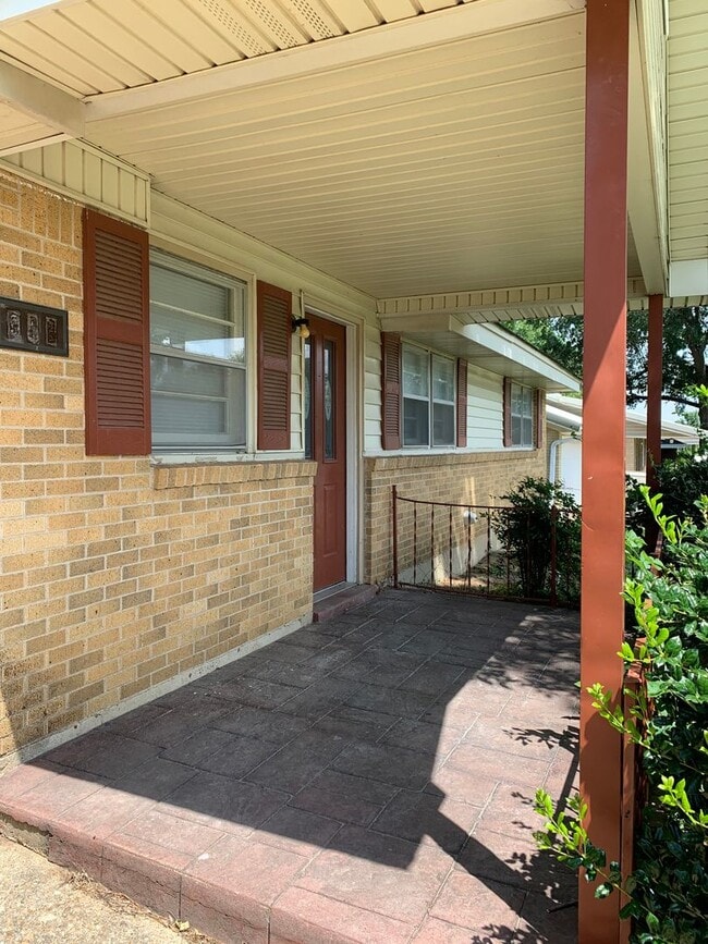 Photo - 3bed/1bath close to Southwest drive.