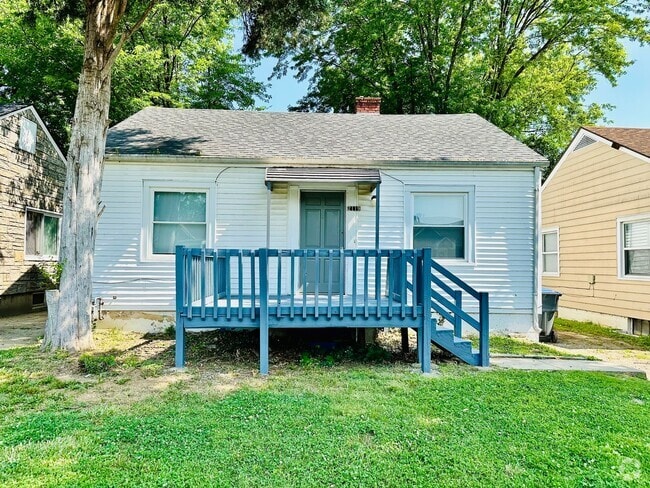 Building Photo - Updated Three Bedroom House in West Louisv...