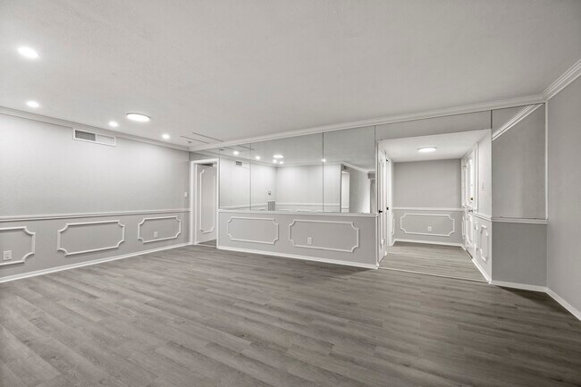 Photo - 5050 Ambassador Way