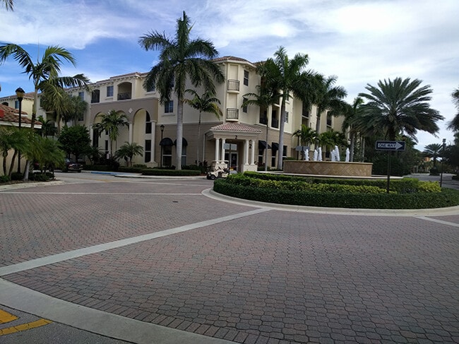 Photo - 3210 Renaissance Way Unidad 210