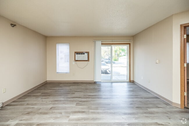 3BR, 1BA - 1107 pies cuadrados - 1201 E Bell Avenue