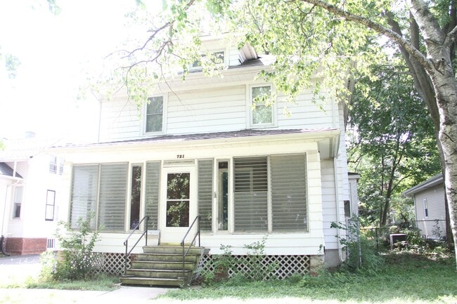 Building Photo - 721 S Prairie St