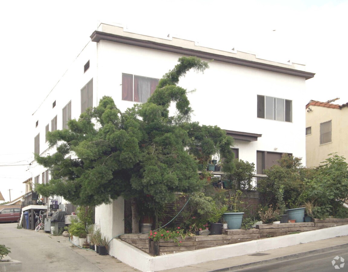 Photo - 975-977 1/2 Marview Ave