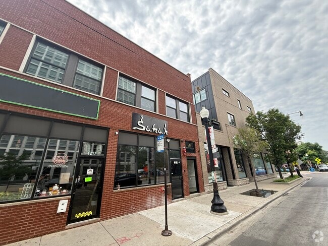 Building Photo - 1219 W Devon Ave Unit 205 Rental