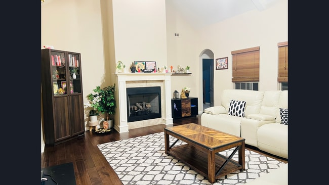 Photo - 402 SW Arch St