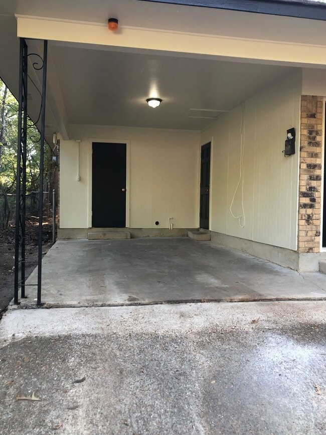 Photo - Very nice 3 bedroom/1 bath house with Central Air & Heat