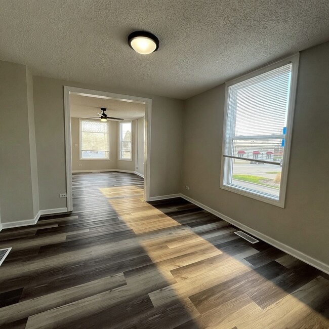 Photo - 212 E Calhoun St