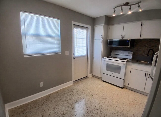 1750 S Palmetto Ave Unit Minutes From Daytona Beach