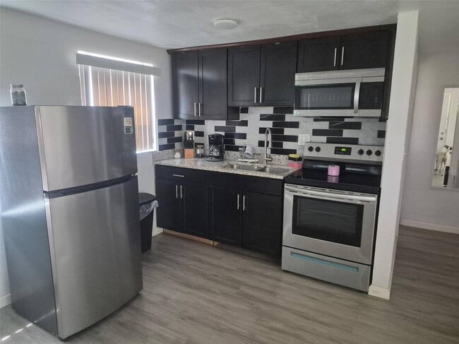 Photo - 723 1/2 24th St NW