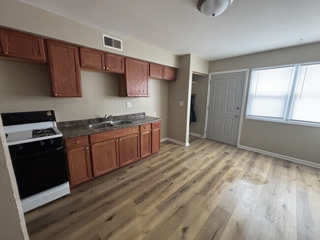 Photo - 8836 N 95th St