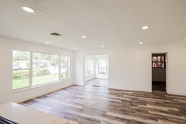 Photo - 730 NW 18th St