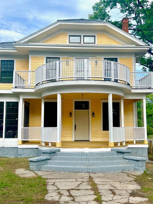 Building Photo - Studio with Private Balcony Available Now! Unit 5 Rental