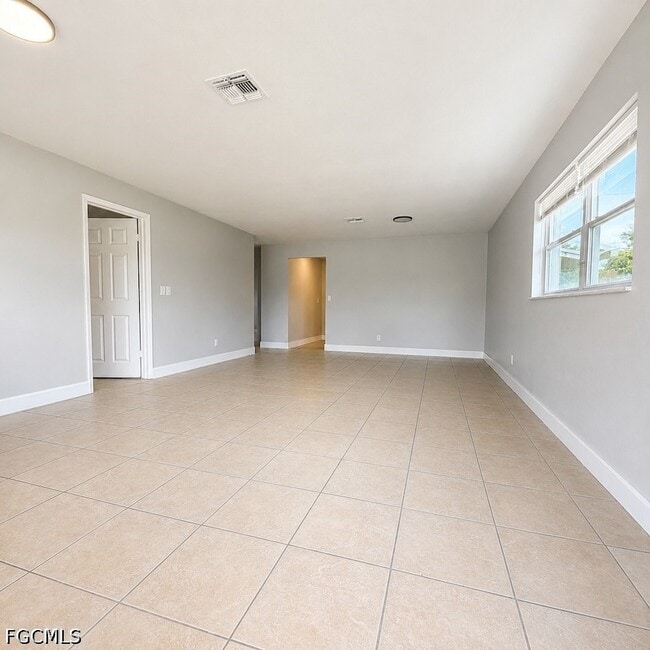 Building Photo - 1572 Cypress Dr