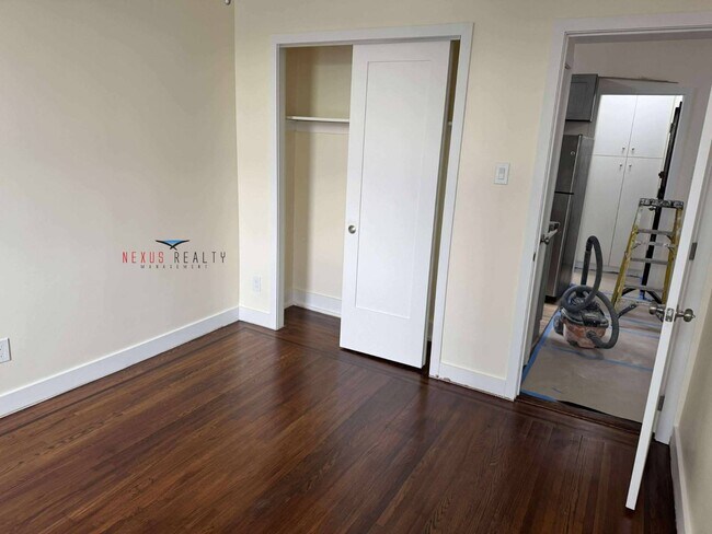 Photo - 43-24 58th St