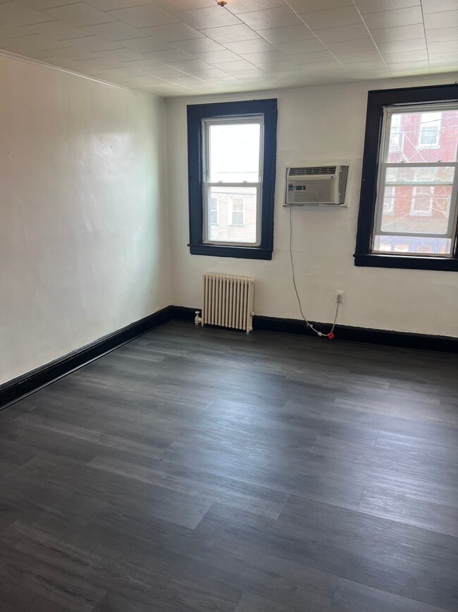Building Photo - 43 Belmont Ave Unit 43 Belmont ave second floor