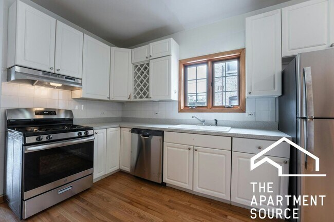 Building Photo - 1945 W Crystal St Unit 2