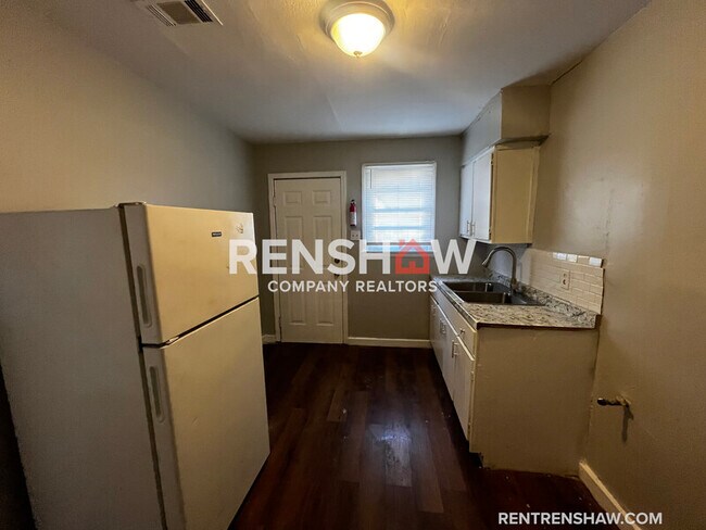 Photo - 877 Polk Ave