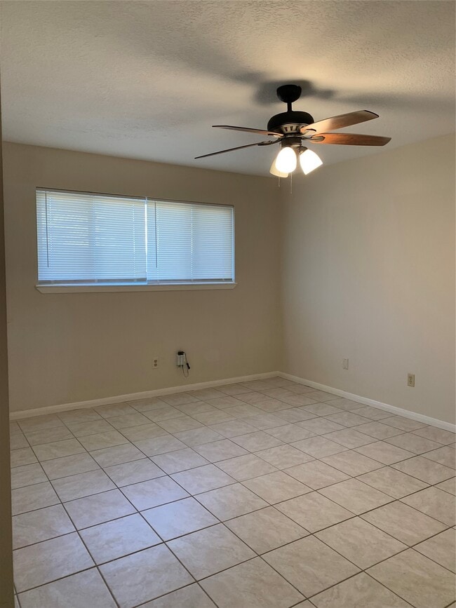 Photo - 12418 South Dr