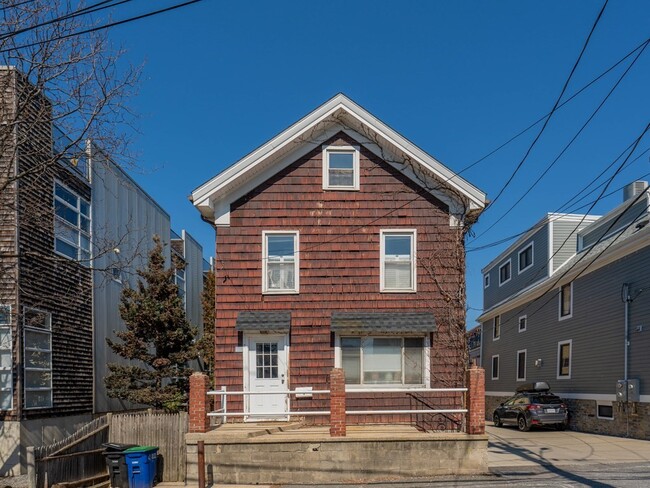 Building Photo - 5 Village St Unit 5