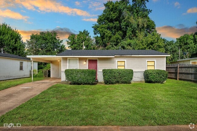 Building Photo - CUTE 3 BEDROOM 1 BATH Rental