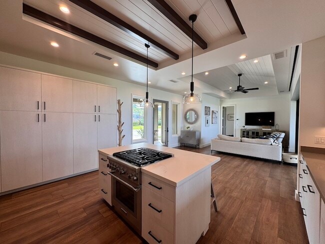 Photo - 170 Haniu St