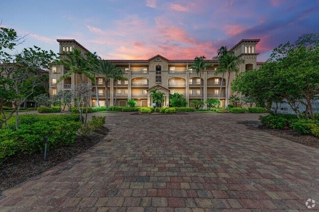 Building Photo - UPSCALE VIVANTE CONDOMINIUM FOR RENT IN PU... Unit 8935