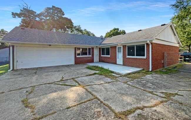 Building Photo - 19 Crestview Dr
