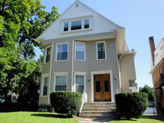 Building Photo - 253 Lawrence St Unit 3 Rental