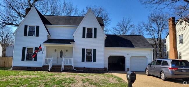 Building Photo - Spacious Home in Quiet Neighborhood