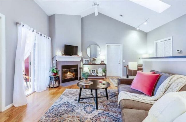 Photo - 17 Devon Club Ln Unit 17 Devon Commons Lane