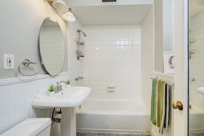 Photo - 3420 38th St NW Unit D-418