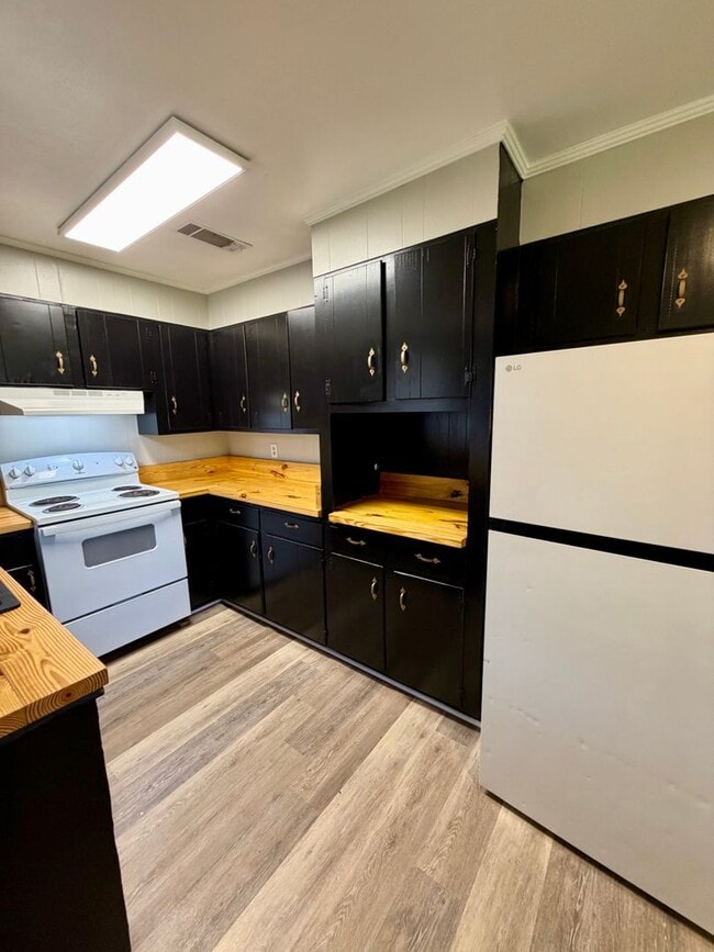 Photo - 4 Bed/2 Bath Brick Home