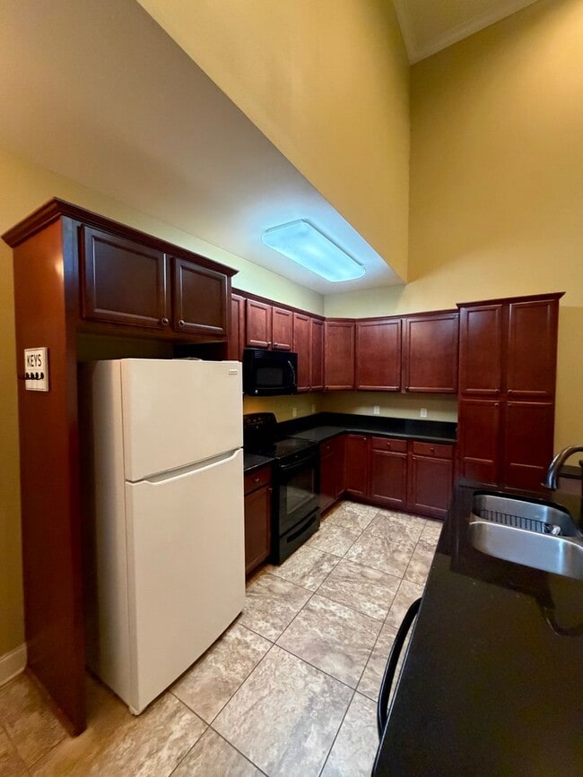 3705 Azalea Dr
