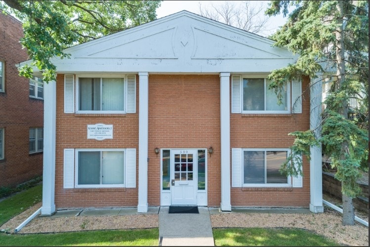 Grand Hill Apts - Grand Hill Apts