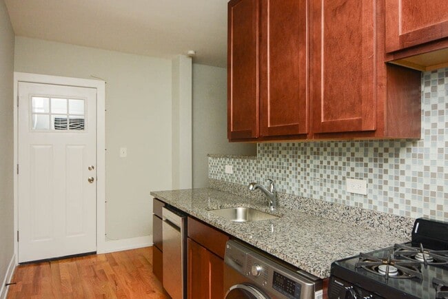 Photo - 2915 N Mildred Ave Unidad J03W