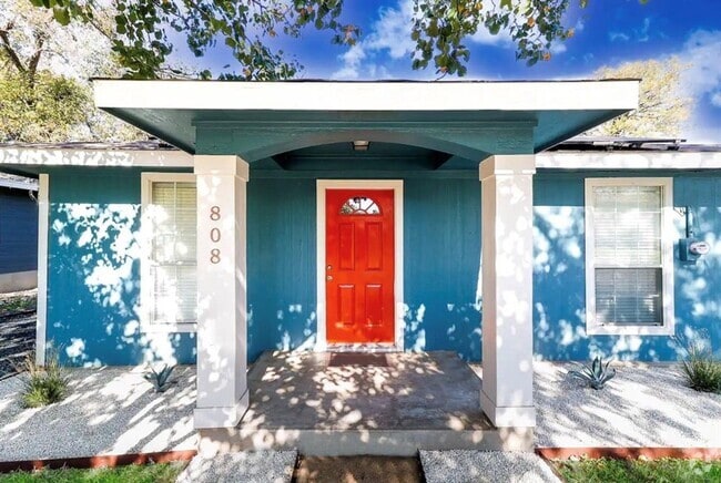 Building Photo - Incredible Downtown Round Rock Home for Rent