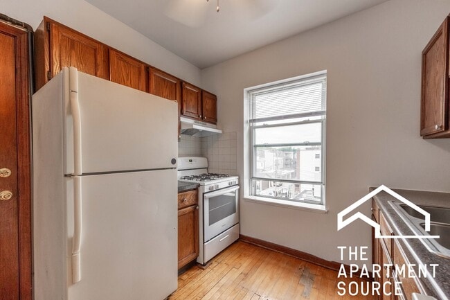 Photo - 3153 W Argyle St Unidad 3W