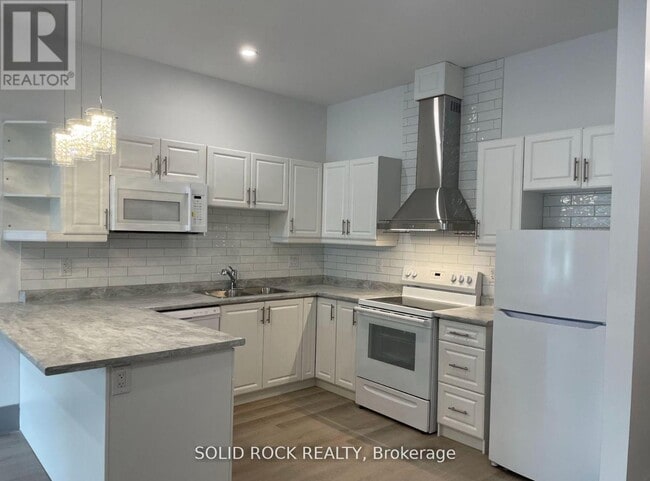 Photo - 48 King St E