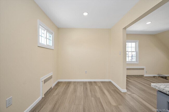 Photo - 9526 243rd St