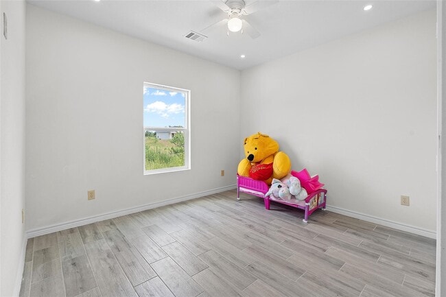 Building Photo - 5053-5835 Drive