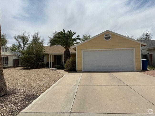 Building Photo - Chandler single family home with Pool!