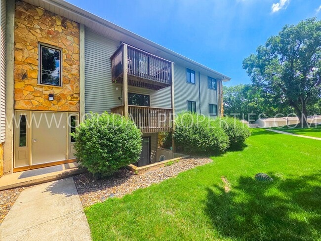 Building Photo - Summer Leasing Special: Lease this home for $995/month 2 Bed, 2 Bath Condo with Pool Access in Clive Unit 3