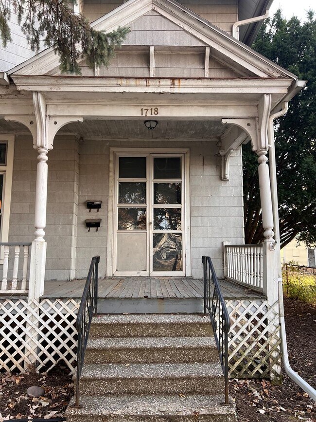 Building Photo - 1718 Farnam St Unit 1718 Farnam  #1