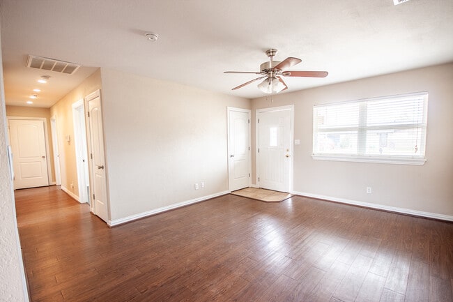 Photo - 2912 Vohs Pl