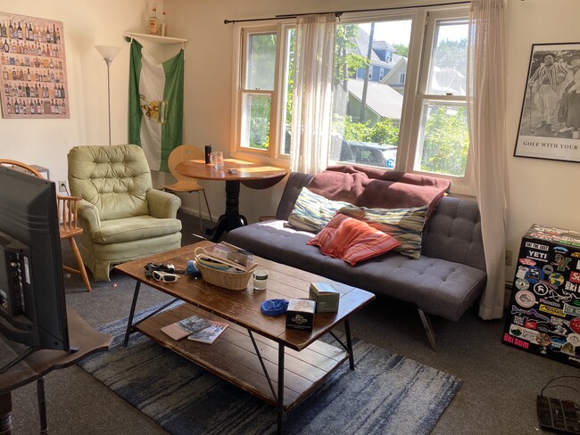 Building Photo - 27 Hickok Pl Unit 27.5 Rental