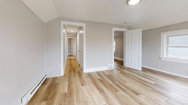 Photo - 1031 W 9th St