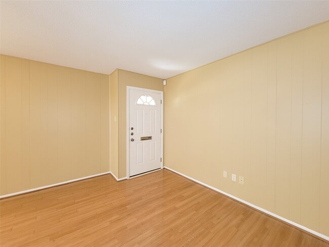Photo - 111 Azalea St