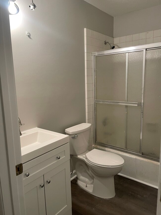Bathroom - 1105 Stanley St Unit 1105