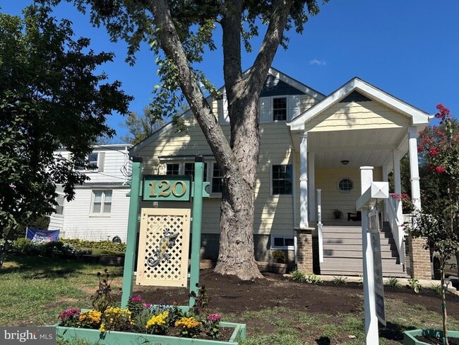 Building Photo - 120 Phillips Ave