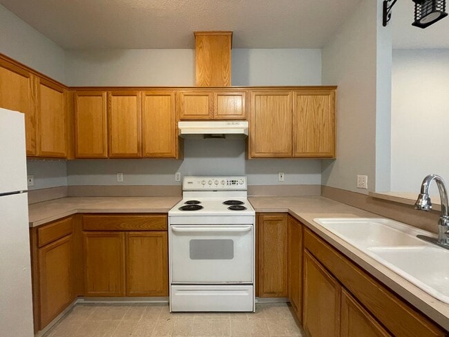 Photo - Charming 3 Bd, 2.5 Ba Pet-Friendly Home in Hillsboro ~ Washer & Dryer Included, Single-Car Garage...